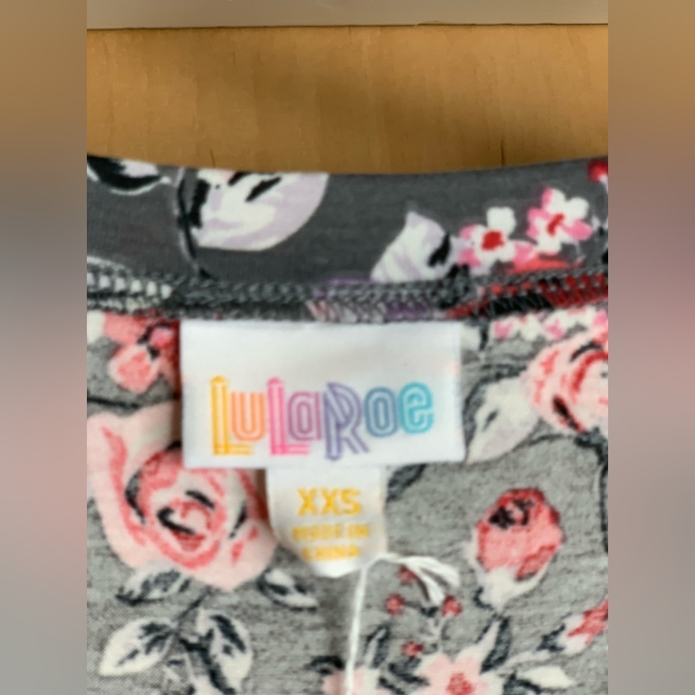 LulaRoe Floral Iris V-Neck Women's Top. Size-XXS - Picture 4 of 4